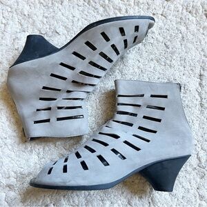 Arche Women Soft Gray Suede Lazer Cut Back Zipper Closure Peep Toe Kitten Heels